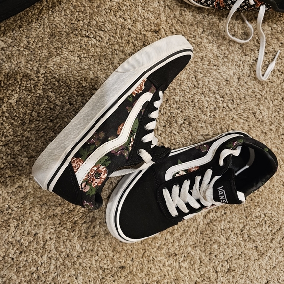 Vans - Picture 1 of 5
